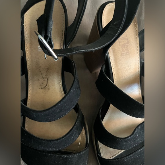 Brash black faux suede sandals SZ 7 sandals with wood heals. - Picture 7 of 7